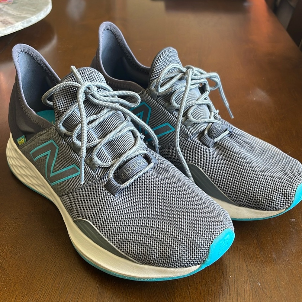 New Balance fresh foam ROAV Men’s running shoe, size 9